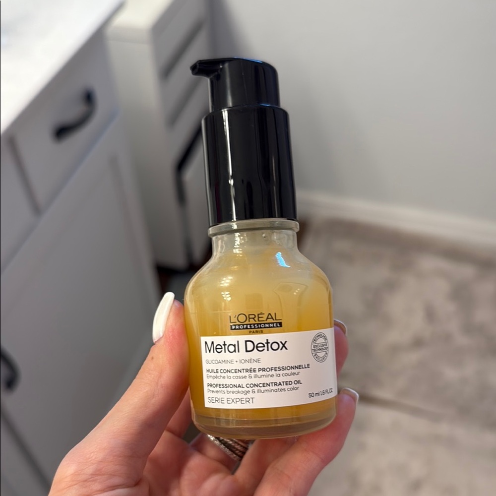 L'Oreal Yellow Hair Serum for Metal Detox